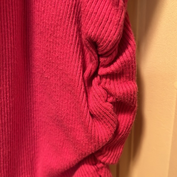 Newport News pink ruched rib knit top Size small - Picture 7 of 8